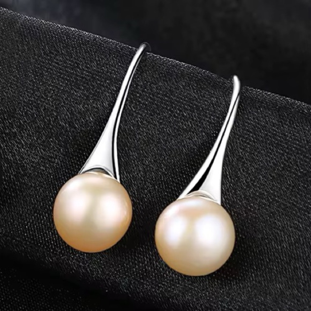 •Dainty S925 Silver Spoon-Shaped Natural Pearl Stud Earrings–Bridal Chandelier